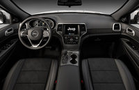 「ジープ・グランドチェロキー」に黒いアクセントが特徴の限定モデル登場の画像