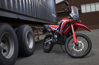 2020年12月にフルモデルチェンジされた「ホンダCRF250ラリー」。軽量化や出力特性の見直しなどにより、全方位的な性能向上が図られた。