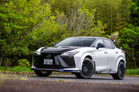 レクサスの電気自動車「RZ450e“Fスポーツ パフォーマンス”」は、2024年1月に発表された販売台数100台の限定モデル。車両は抽選販売となり、すでに抽選の申し込みは終わっている。