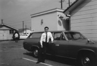 1972年。米軍基地内の銀行に勤めていた女房の父親と、社用車の「シボレー・マリブ ステーションワゴン」。 