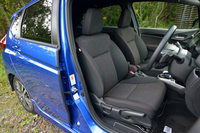 シートは、スポーティーモデル「フィットRS」とおそろいの「RSシート」。
    