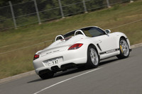 リアまわりのデザインは、ラクダのこぶを思わせるふたつの隆起が特徴的。
