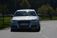 他のアウディ車でもおなじみの、LEDデイタイムランニングライトが目を引く。