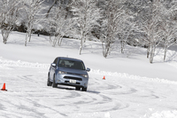 第226回：三菱が20年かけた4WD技術はダテじゃない！「アウトランダーPHEV」女神湖氷上試乗会リポートの画像