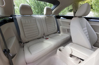 リアシートの定員は2名。チャイルドシート用のISOFIX固定アンカーが備わる。