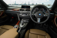 「440iクーペ Mスポーツ」のインストゥルメントパネルまわり。テスト車にはオプションで用意される「BMW Individual」のインテリアパッケージが採用されていた。