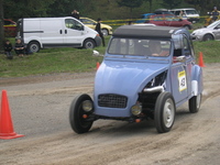 2CVフォーミュラ半分仕様。