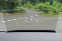 上級グレード「アドヴァンス」のヘッドアップディスプレイ。こちらもフォルクスワーゲン車としては初の採用となる。