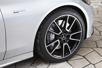 「メルセデスAMG C43 4MATICステーションワゴン」には、ほかの「Cクラス ステーションワゴン」にはない専用の19インチアルミホイールが装着される。