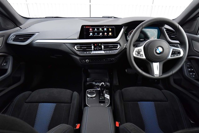 BMW 218 Mスポーツ　4本セット17インチガリキズあり BMW 218iグランクーペMスポーツ（FF/7AT）【試乗記】 テクノロジーの