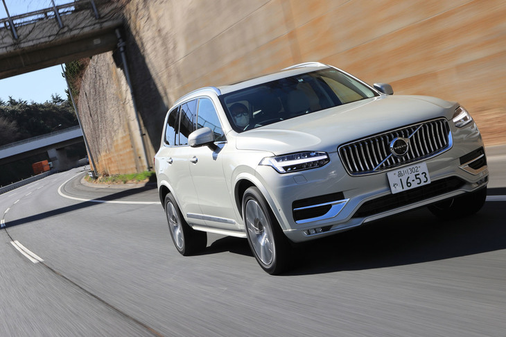 重量が重く、重心高も高いSUVを走らせると、タイヤに大きな負荷がかかる。SUV用タイヤには、それに耐えられる剛性が求められるのだ。