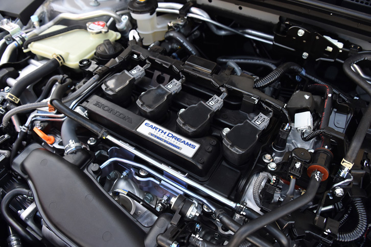 「ハッチバック」と「セダン」に搭載される1.5リッター直4 VTECターボエンジン。
