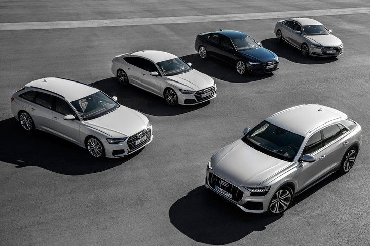 アウディの上級車種群。右手前がSUVの「Q8」。奥に並ぶのが、左から「A6アバント」「A7スポーツバック」「A6」「A8」。