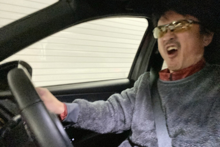 「CX-80」は、2列シートで5人乗りとなるSUV「CX-60」よりも全長が250mm長い。乗ってみると確かにバカでかいが、最近はバカでかいSUVにも慣れたので、東京・杉並の細街路でもなんとかなった。