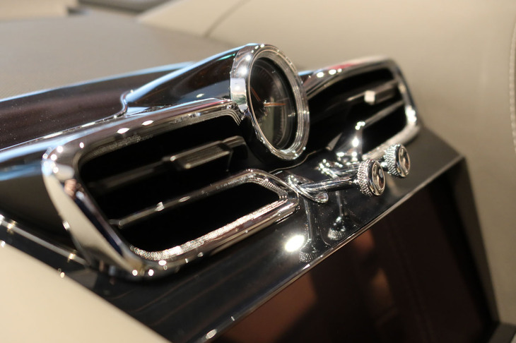 ベントレー・ベンテイガEWBアズール ファーストエディション（クロック）