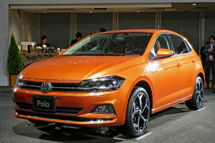 2017年登場の「フォルクスワーゲン・ポロ」。アウディの各モデルと同じく、ボディーの各所に複雑な断面形状のプレスラインを走らせていた。