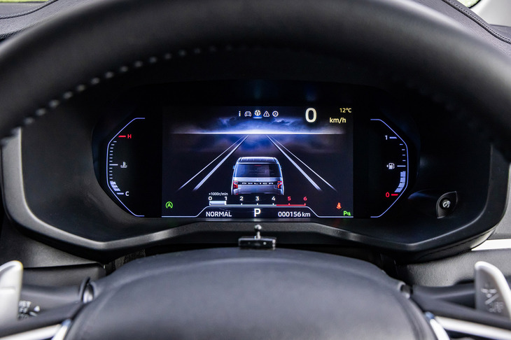 液晶メーターの、先進運転支援システム（ADAS）の表示画面。ADASについても、自動緊急ブレーキが自転車を検知できるようになったり、誤発進抑制制御が後退時にも作動するようになったりと、機能が進化している。