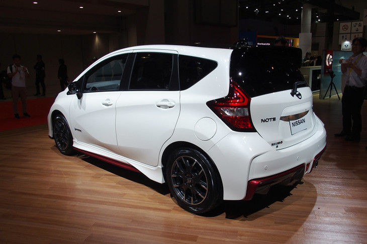 日産ノートNISMOブラック リミテッド