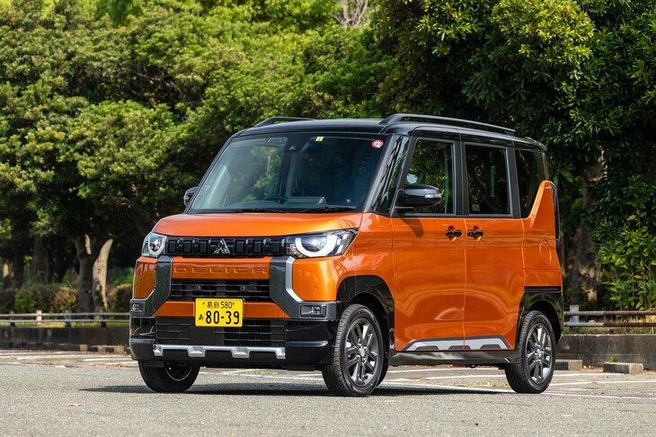 「デリ丸。」を起用したテレビCMで人気の「三菱デリカミニ」。今回の試乗車は最上級グレード「Tプレミアム」の4WDモデル。