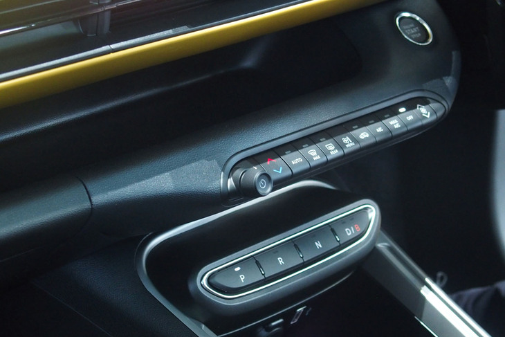 ジープ・アベンジャー ローンチエディション（シフトセレクター）