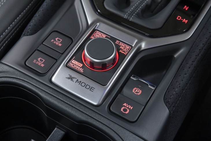 「フォレスター」では、通常の走行モード切り替え機構「SI-DRIVE」に加え、悪路走行を支援する「X-MODE」も搭載。今回のマイナーチェンジでは、同システムも制御が見直された。