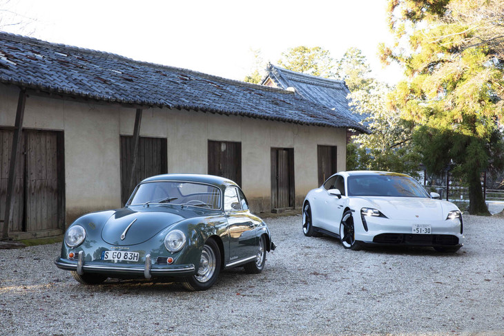 1956年の「356A 1600クーペ」（左）とピュアEV「タイカン ターボS」（右）。