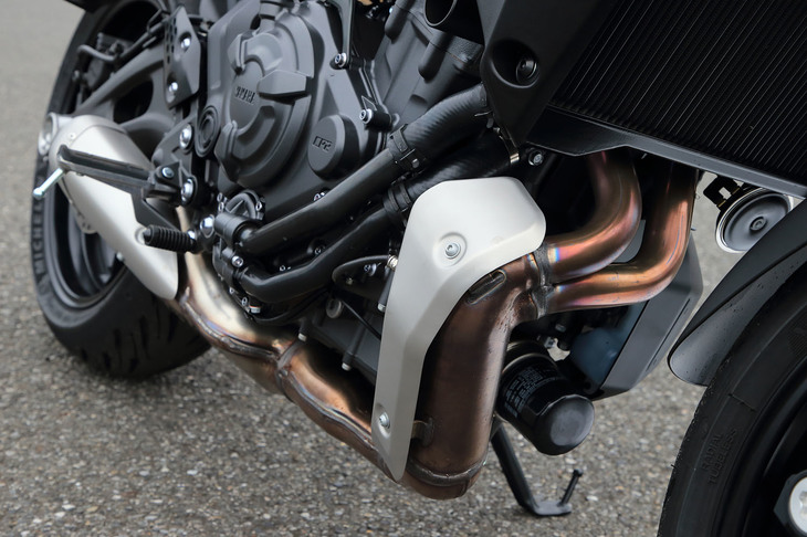 新採用のマフラー一体型の2in1エキゾーストパイプも、環境性能の向上に一役買っている。