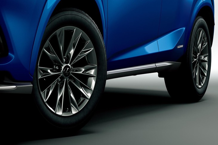 225/60R18タイヤ＆アルミホイール（ブラックスパッタリング）