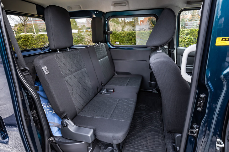 「アトレーRS」の後部座席。後部スライドドアの開口高は1190mm、同開口幅は685mmで、両側パワースライドドアが採用されている。