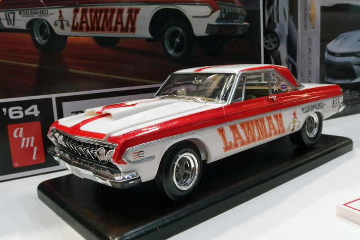 AMTの1/25「1964プリムス・ベルベディア ロウマン スーパーストック」。アメリカの名門AMTの、往年のキットの再販だが、ホイールやサスペンションに新金型パーツを導入して再現度を高めている。2016年11月発売予定で価格は6912円。