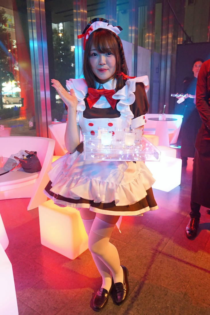 VIP席で給仕を行っていたメイドさん。