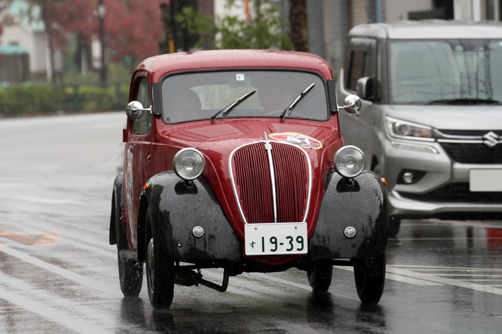 今回、唯一の戦前車だった1939年「フィアット500Aトッポリーノ」。前出の「ザガート パノラミカ」や「アバルト750GTザガート」をはじめ数多くのイタリアン軽スポーツのベースにもなった、ダンテ・ジアコーザ設計の傑作小型車。1936年から第2次大戦を挟み、改良を加えられながら1955年までつくられた。