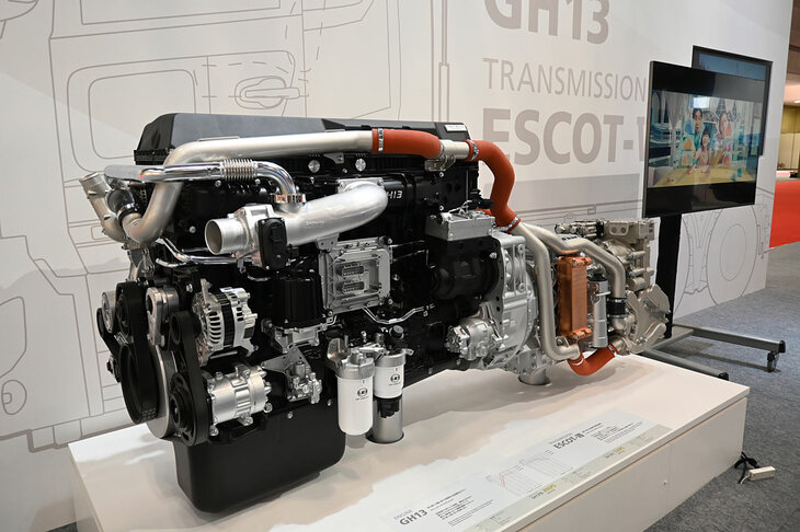 「UDトラックス・クオンGW」に搭載される12.8リッター直6ディーゼルターボエンジン。