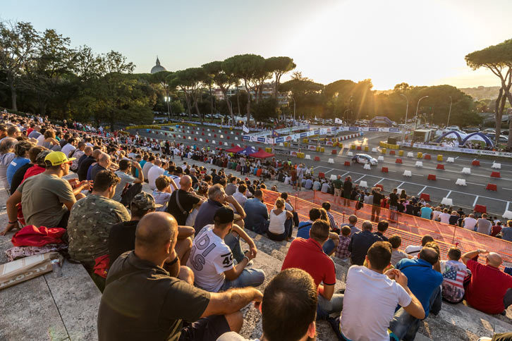 一部を除き、基本的には観戦は無料。老若男女問わず、多くのギャラリーが各ステージに詰めかけた。