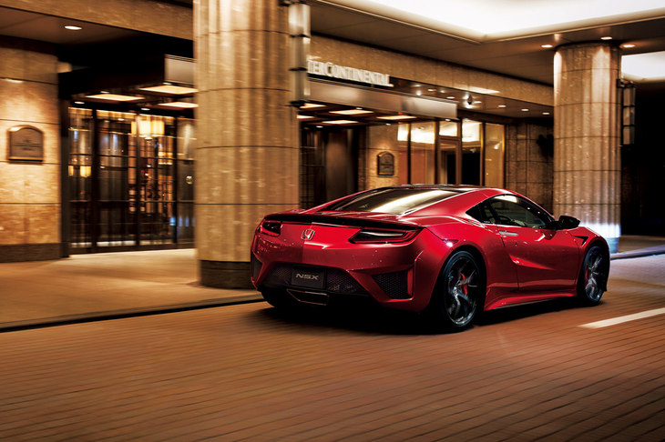 余談だが、現行型「NSX」のお値段は2370万円である。
	ほった：「少し身近な夢も、ずいぶん遠くに行ってしまいましたな……」