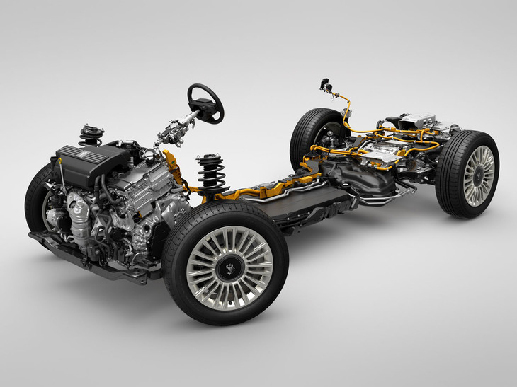 SUVタイプはFFレイアウトの「GA-K」プラットフォームを使うプラグインハイブリッド車だ。ショーファードリブン用途の超高級モデルでありながらフロントサスはストラットだ。