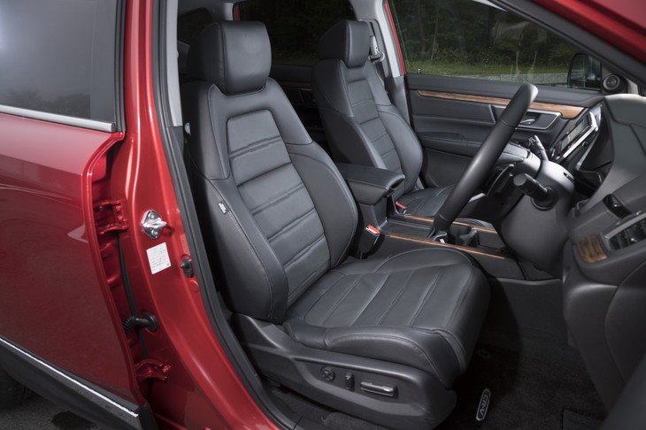 「EX・マスターピース」は“全部入り”に近い豪華仕様のためレザーシートが標準。テスト車に装着されていたブラック以外にブラウンも設定される。