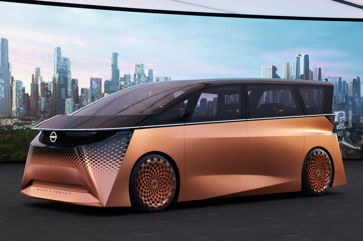 2023年のジャパンモビリティショーに出展された、ミニバンのコンセプトモデル「ハイパーツアラー」。