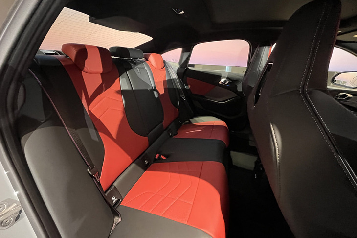 M235i xDriveグランクーペ（リアシート）