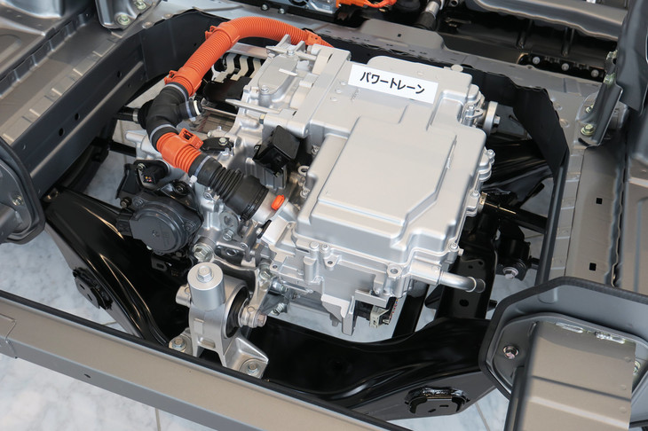 リアに搭載されるモーターは「アコード」などと基本的に共通。それをBセグメント車に搭載するというのだから、動力性能は推して知るべし。静岡・浜松の「トランスミッション製造部」で生産される。