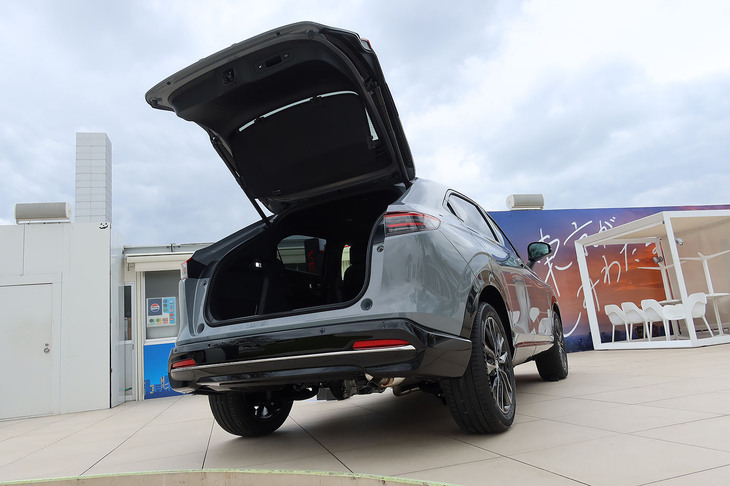 ホンダ・ヴェゼルe：HEV RS