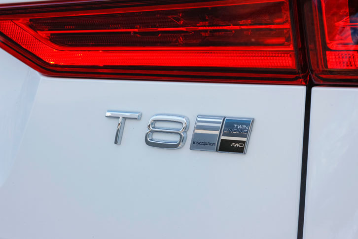 ボルボXC60 T8 TwinEngine AWDインスクリプション