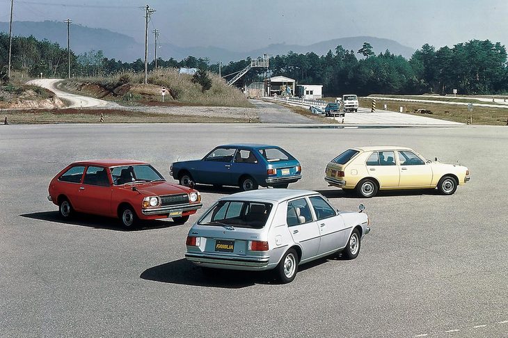 1977年に登場した4代目「ファミリア」こと「ファミリアAP」。この代で初めて、基幹モデルのボディー形状にセダンではなくハッチバックが採用された。