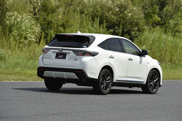 「ハリアー エレガンス“GRスポーツ”」は、今回試乗した2リッターターボモデルのほかに、自然吸気の2リッターモデルもラインナップされる。