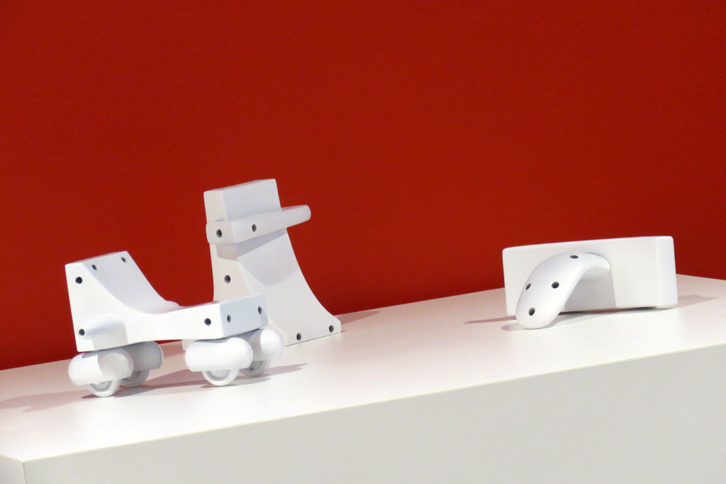 ウェブサイトではオブジェクトの3Dデザインデータも配布されている。左端のオブジェクトの下に装着されているのが、モノを移動手段とする「モビリティーユニット」。