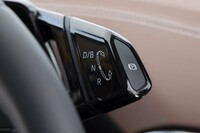 フォルクスワーゲンが「ドライブモードセレクター」と呼ぶシフトセレクターはメーターパネルと一体化されている。