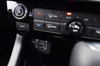 前席用のUSBコネクター。Type-AとType-Cの2種類に対応している。