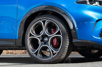 試乗車は日本導入記念モデル「エディツィオーネ スペチアーレ」。20インチアルミホイールやレザーシート、harman/kardonプレミアムオーディオシステムなどが装備される。