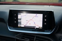 カーナビゲーションは23万6500円のオプション。スクリーン自体は標準装備となっており、「Apple CarPlay」と「Android Auto」に対応する。