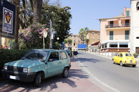 今もエルバ島で初代「パンダ」（写真左）を見かけると、22年前を思い出す。